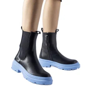 Georgette's zwarte schoenen met een blauwe zool